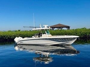 Boston Whaler 330 OUTRAGE 1 2021 Boston Whaler 330 OUTRAGE 2