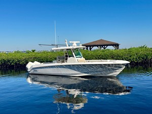 Boston Whaler 330 OUTRAGE 2 2021 Boston Whaler 330 OUTRAGE 3