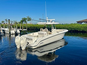 Boston Whaler 330 OUTRAGE 5 2021 Boston Whaler 330 OUTRAGE 6