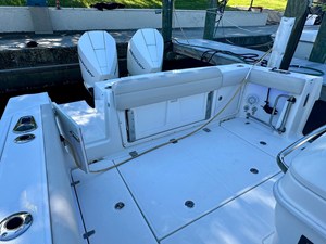 Boston Whaler 330 OUTRAGE 10 2021 Boston Whaler 330 OUTRAGE 11