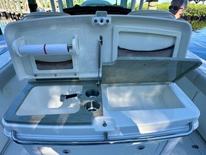 Boston Whaler 330 OUTRAGE 15 2021 Boston Whaler 330 OUTRAGE 16