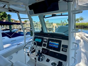 Boston Whaler 330 OUTRAGE 20 2021 Boston Whaler 330 OUTRAGE 21