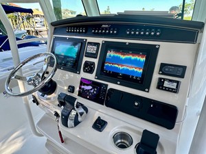 Boston Whaler 330 OUTRAGE 21 2021 Boston Whaler 330 OUTRAGE 22
