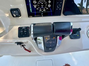 Boston Whaler 330 OUTRAGE 27 2021 Boston Whaler 330 OUTRAGE 28