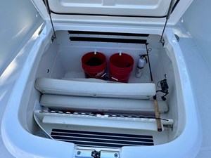 Boston Whaler 330 OUTRAGE 35 2021 Boston Whaler 330 OUTRAGE 36