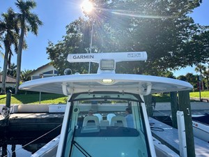 Boston Whaler 330 OUTRAGE 37 2021 Boston Whaler 330 OUTRAGE 38