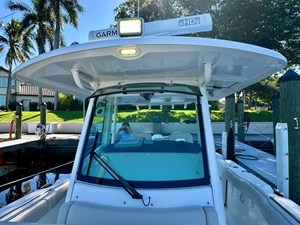 Boston Whaler 330 OUTRAGE 39 2021 Boston Whaler 330 OUTRAGE 40