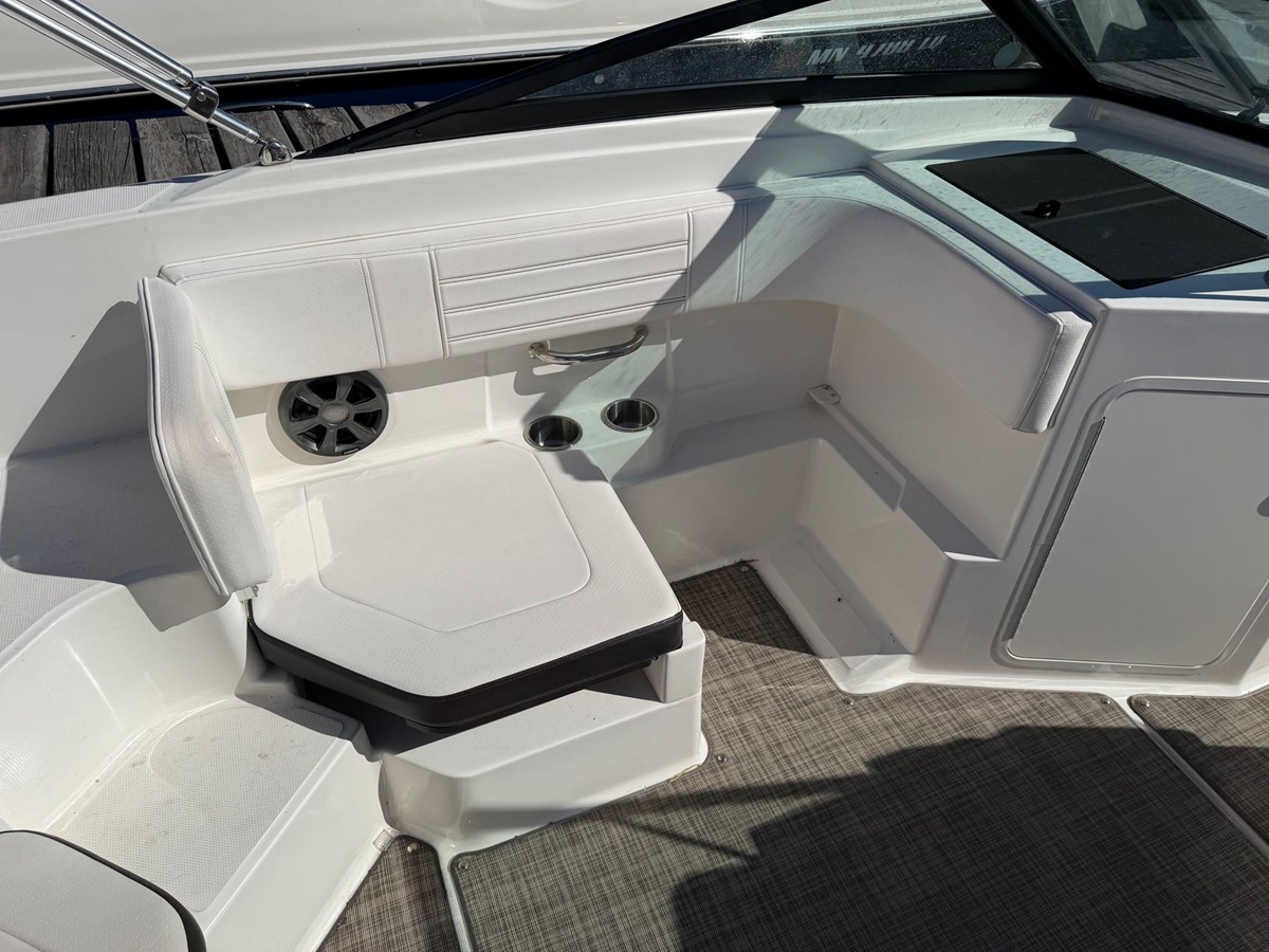 2019 Sea Ray 190 SPX 8