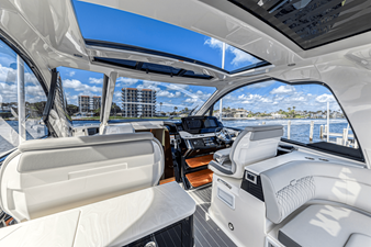 Sea Ray 370 SUNDANCER OUTBOARD 12 2022 Sea Ray 370 SUNDANCER OUTBOARD 13
