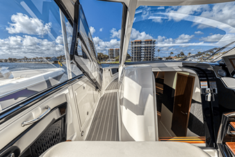 Sea Ray 370 SUNDANCER OUTBOARD 15 2022 Sea Ray 370 SUNDANCER OUTBOARD 16