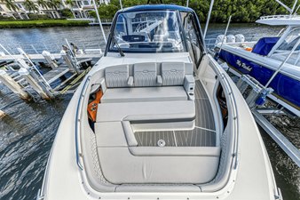 Sea Ray 370 SUNDANCER OUTBOARD 16 2022 Sea Ray 370 SUNDANCER OUTBOARD 17