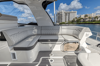 Sea Ray 370 SUNDANCER OUTBOARD 64 2022 Sea Ray 370 SUNDANCER OUTBOARD 65