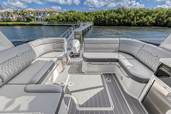 Sea Ray 370 SUNDANCER OUTBOARD 66 2022 Sea Ray 370 SUNDANCER OUTBOARD 67
