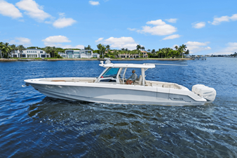 Boston Whaler 380 OUTRAGE 2 2018 Boston Whaler 380 OUTRAGE 3