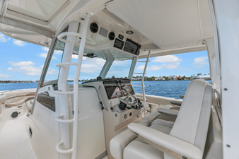 Boston Whaler 380 OUTRAGE 19 2018 Boston Whaler 380 OUTRAGE 20