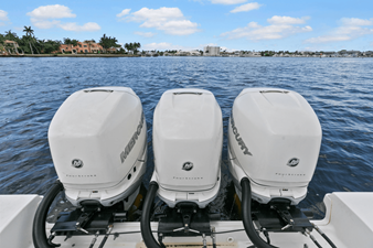 Boston Whaler 380 OUTRAGE 40 2018 Boston Whaler 380 OUTRAGE 41