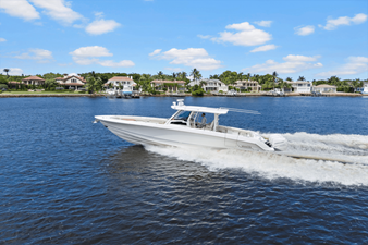 Boston Whaler 380 OUTRAGE 48 2018 Boston Whaler 380 OUTRAGE 49