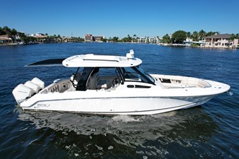 Boston Whaler 350 Realm 2 2023 Boston Whaler 350 Realm 3