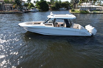 Boston Whaler 350 Realm 4 2023 Boston Whaler 350 Realm 5