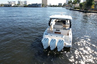 Boston Whaler 350 Realm 5 2023 Boston Whaler 350 Realm 6