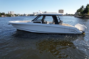 Boston Whaler 350 Realm 7 2023 Boston Whaler 350 Realm 8