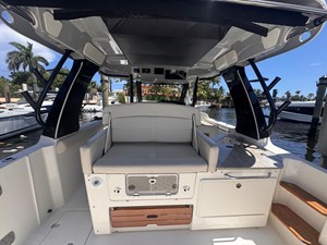 Boston Whaler 350 Realm 14 2023 Boston Whaler 350 Realm 15
