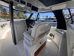 Boston Whaler 350 Realm 15 2023 Boston Whaler 350 Realm 16