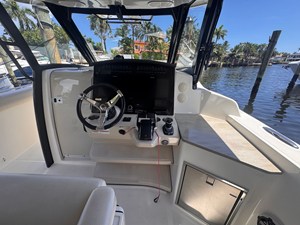 Boston Whaler 350 Realm 16 2023 Boston Whaler 350 Realm 17