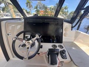 Boston Whaler 350 Realm 17 2023 Boston Whaler 350 Realm 18