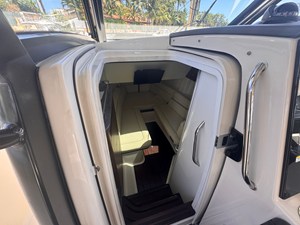 Boston Whaler 350 Realm 18 2023 Boston Whaler 350 Realm 19