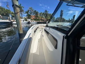Boston Whaler 350 Realm 21 2023 Boston Whaler 350 Realm 22