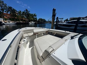 Boston Whaler 350 Realm 22 2023 Boston Whaler 350 Realm 23