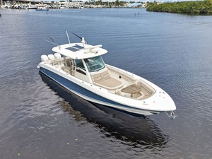 Boston Whaler 380 OUTRAGE 9 2018 Boston Whaler 380 OUTRAGE 10