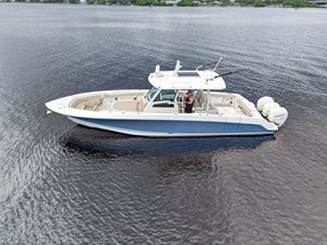 Boston Whaler 380 OUTRAGE 12 2018 Boston Whaler 380 OUTRAGE 13