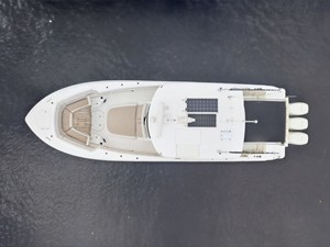 Boston Whaler 380 OUTRAGE 17 2018 Boston Whaler 380 OUTRAGE 18