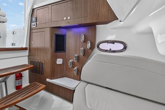Boston Whaler 380 OUTRAGE 24 2018 Boston Whaler 380 OUTRAGE 25