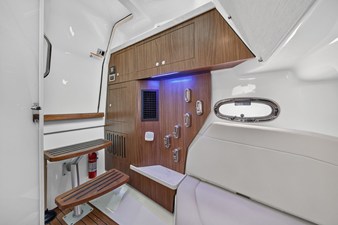 Boston Whaler 380 OUTRAGE 25 2018 Boston Whaler 380 OUTRAGE 26