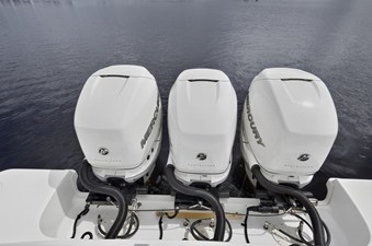 Boston Whaler 380 OUTRAGE 48 2018 Boston Whaler 380 OUTRAGE 49
