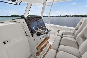 Boston Whaler 380 OUTRAGE 56 2018 Boston Whaler 380 OUTRAGE 57