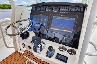 Boston Whaler 380 OUTRAGE 60 2018 Boston Whaler 380 OUTRAGE 61