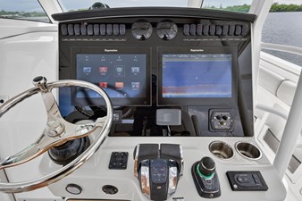 Boston Whaler 380 OUTRAGE 65 2018 Boston Whaler 380 OUTRAGE 66