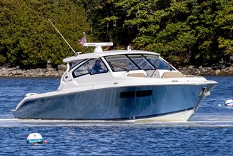Pursuit DC 365 DUAL CONSOLE 31 2019 Pursuit DC 365 DUAL CONSOLE 32