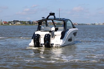 Sea Ray Sundancer 370 Outboard 8 2026 Sea Ray Sundancer 370 Outboard 9
