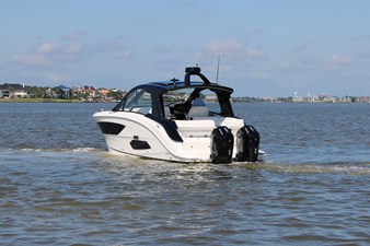 Sea Ray Sundancer 370 Outboard 10 2026 Sea Ray Sundancer 370 Outboard 11