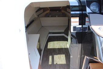 Sea Ray Sundancer 370 Outboard 14 2026 Sea Ray Sundancer 370 Outboard 15