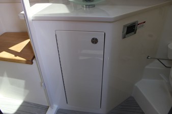 Sea Ray Sundancer 370 Outboard 31 2026 Sea Ray Sundancer 370 Outboard 32