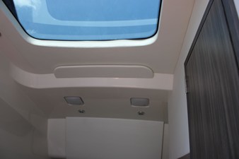 Sea Ray Sundancer 370 Outboard 42 2026 Sea Ray Sundancer 370 Outboard 43