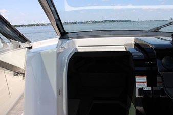 Sea Ray Sundancer 370 Outboard 52 2026 Sea Ray Sundancer 370 Outboard 53