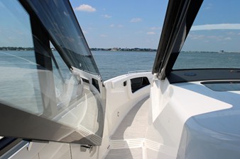 Sea Ray Sundancer 370 Outboard 54 2026 Sea Ray Sundancer 370 Outboard 55