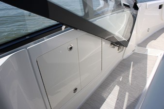 Sea Ray Sundancer 370 Outboard 55 2026 Sea Ray Sundancer 370 Outboard 56